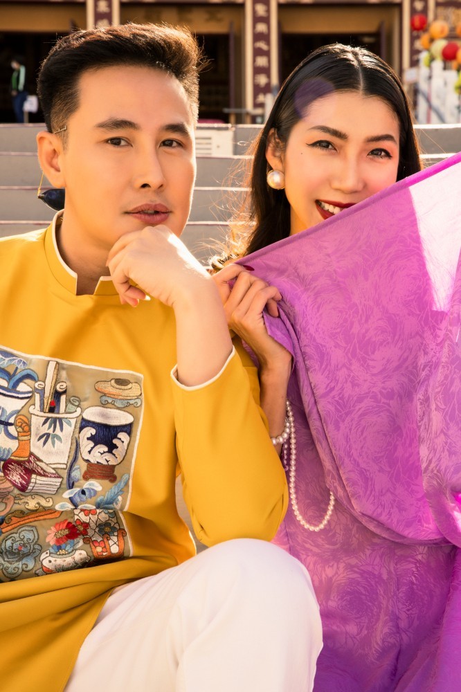 Day dứt nỗi nhớ quê những ngày Tết, cựu siêu mẫu Ngọc Quyên cùng bạn vãn cảnh chùa ở Mỹ