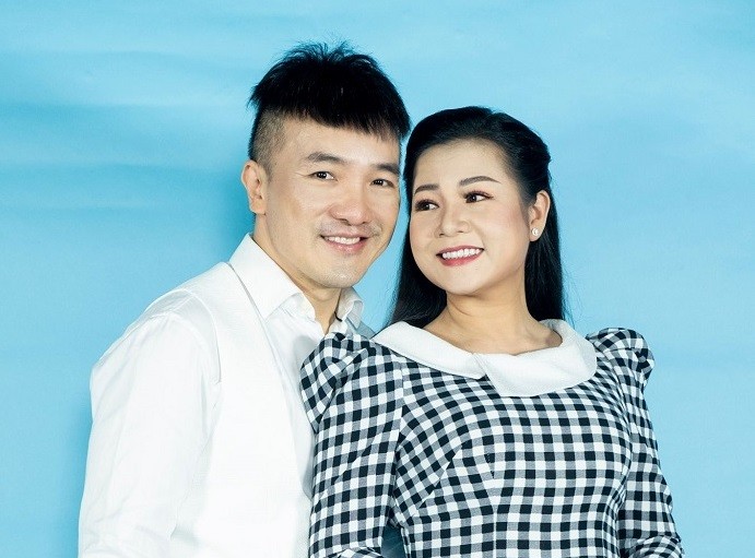 Sau liveshow ở Hà Nội, danh ca Ngọc Sơn và Hồ Văn Cường trở về quê ăn Tết