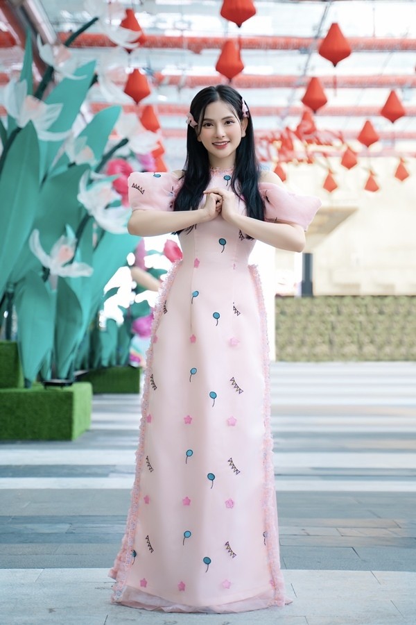 Nhâm Dần 2022: Gia đình ca sĩ Thu Thủy - Kin Nguyễn dạo chơi ngày giáp Tết