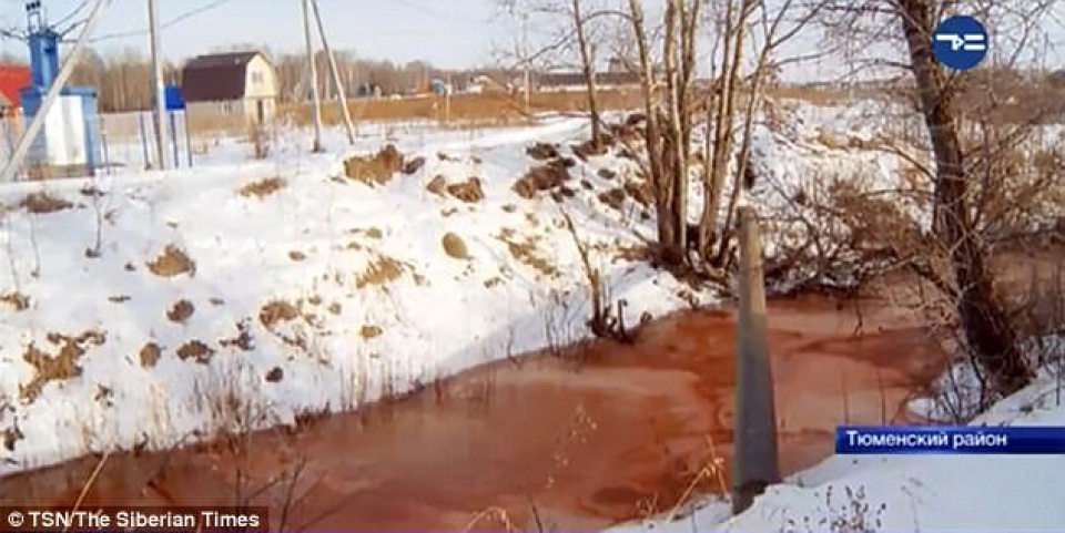 Dòng sông màu đỏ máu gây hoang mang tại Nga dong song mau do mau gay hoang mang tai nga