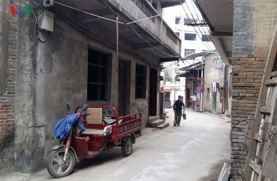 trung quoc cuoc song co don cua nguoi gia o cac ngoi lang