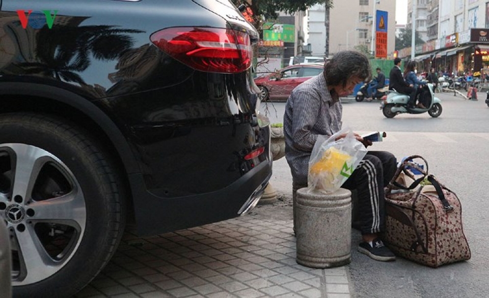 trung quoc cuoc song co don cua nguoi gia o cac ngoi lang