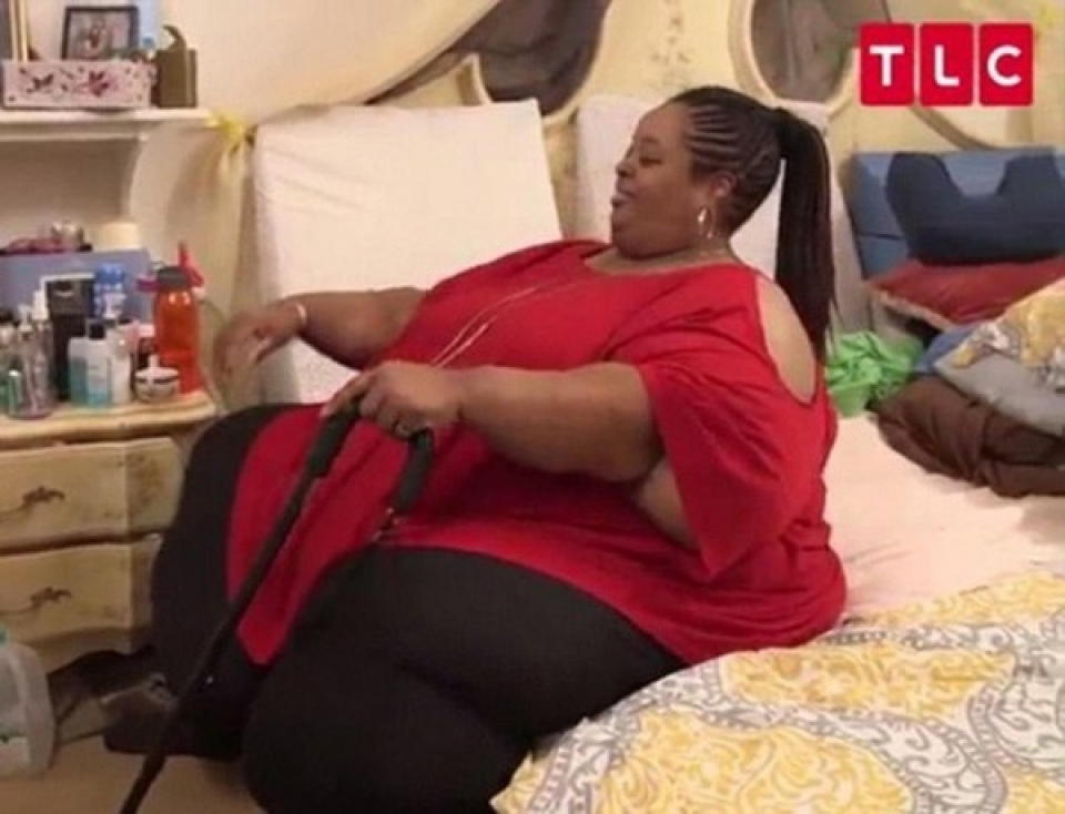 nguoi phu nu 308kg lan dau chiu ra ngoai sau 4 nam trong phong