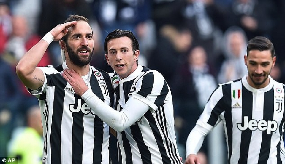 higuain lap hat trick juventus dai thang 7 0