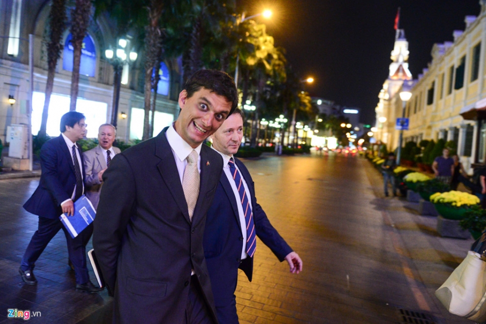 dai su cac nuoc eu tham quan pho di bo duong sach tai tp ho chi minh