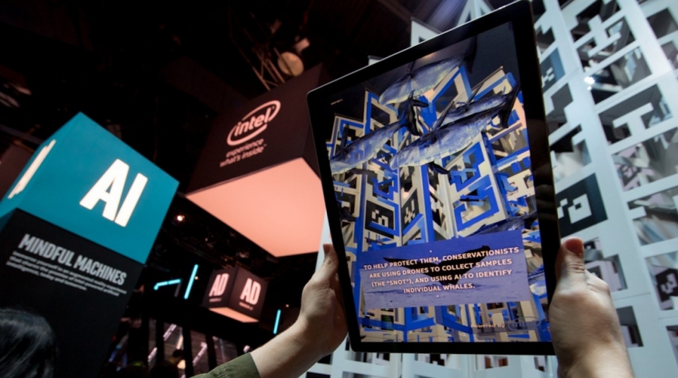 intel can nhac ra mat kinh thong minh trong nam 2018