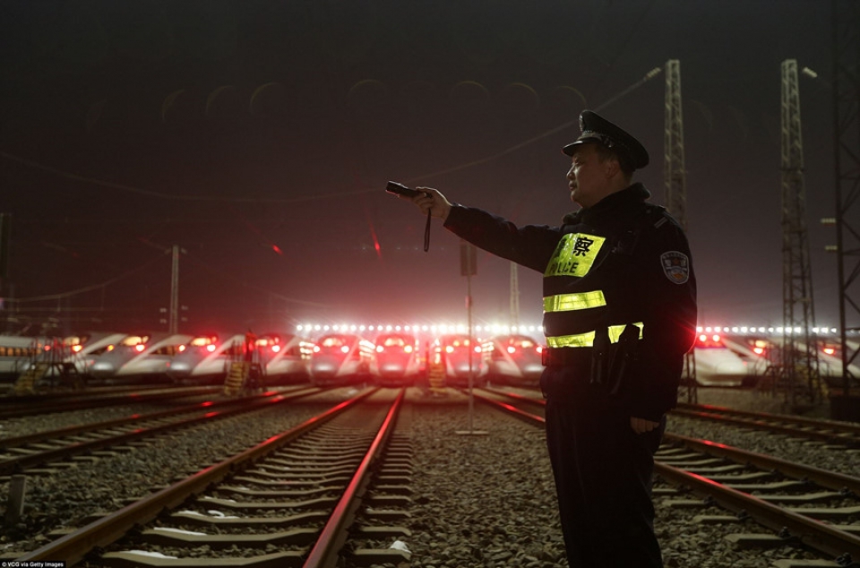 trung quoc doi tau cao toc phuc vu cuoc di chuyen lon nhat lich su