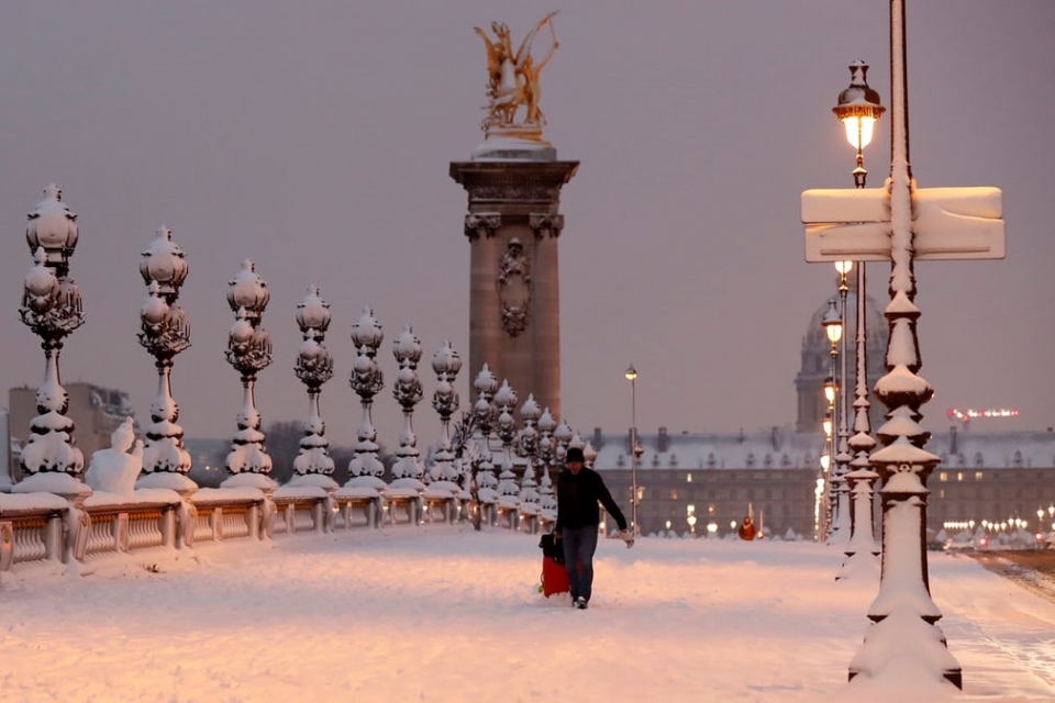 paris trang le trong dot tuyet roi ky luc trong ba thap ky