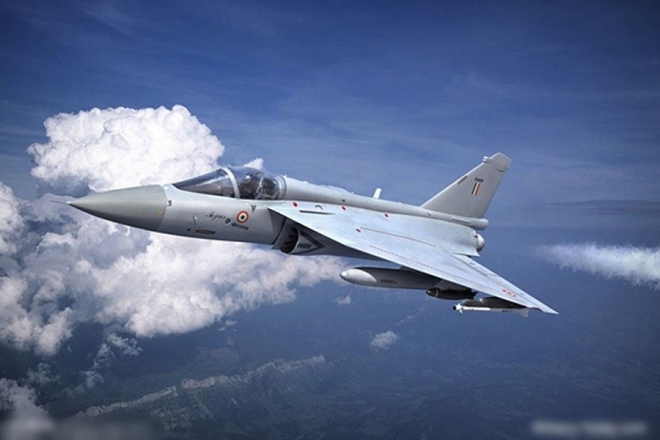 hoa luc dang gom cua may bay tiem kich da nhiem an do tejas