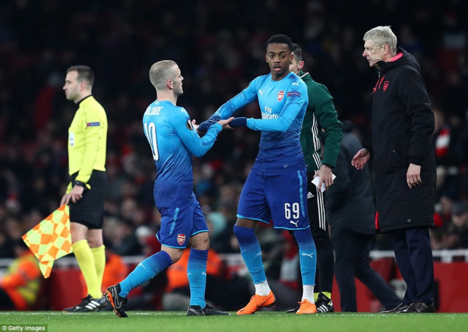 hlv wenger noi dien vi su chu quan cua arsenal