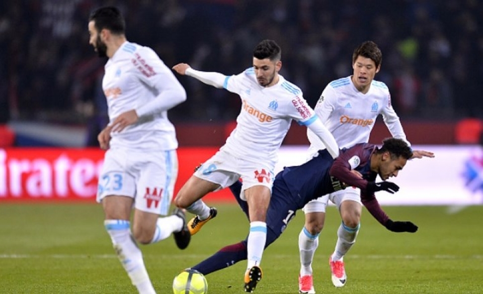 neymar bat khoc ngay tren san khi dinh phai chan thuong nang