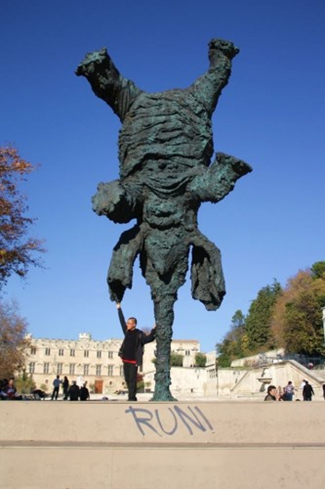 doc dao nhung buc tuong bat chap moi dinh luat vat ly