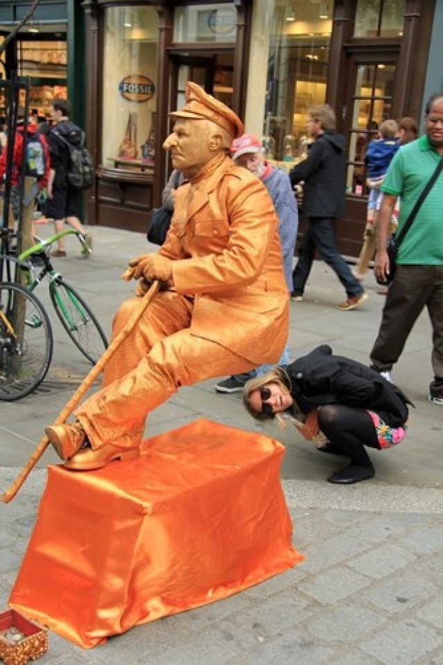 doc dao nhung buc tuong bat chap moi dinh luat vat ly