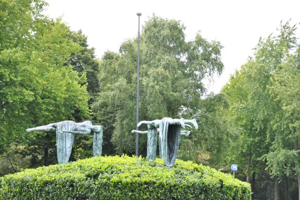 doc dao nhung buc tuong bat chap moi dinh luat vat ly