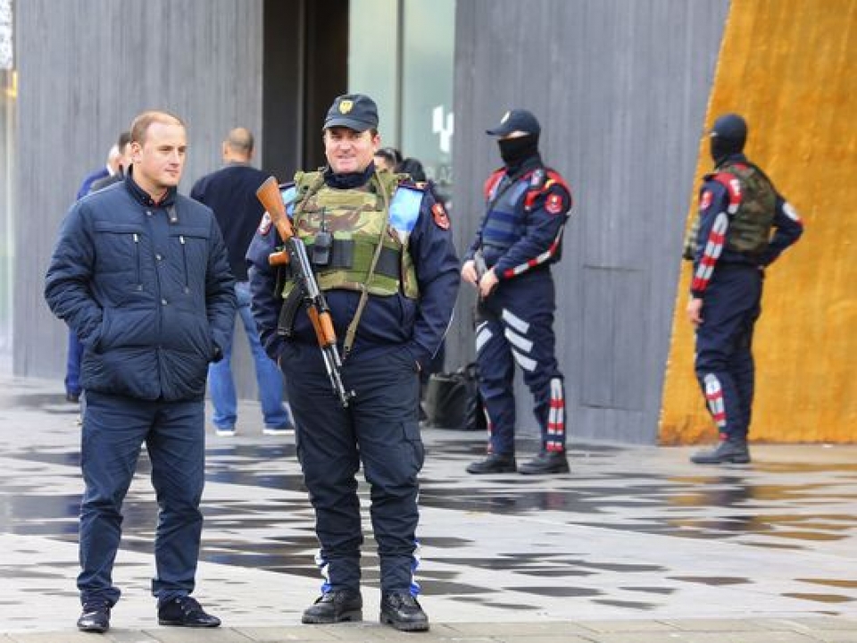 albania bat giu hang chuc doi tuong buon nguoi