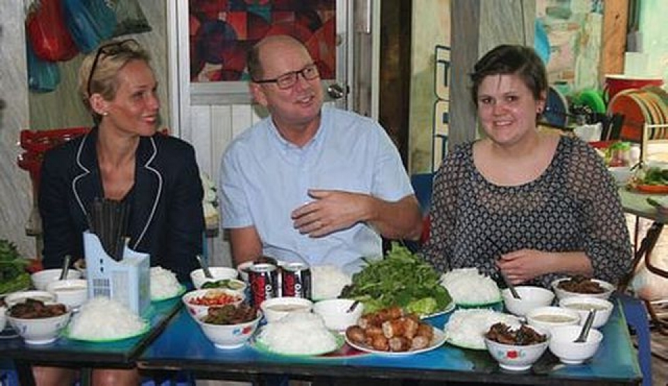 nhung lanh dao nuoc ngoai me man am thuc binh dan truyen thong viet nam