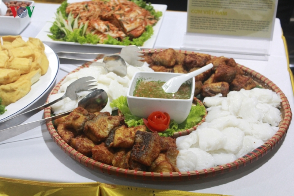 am thuc viet nam lam nuc long phong vien quoc te dua tin thuong dinh my trieu