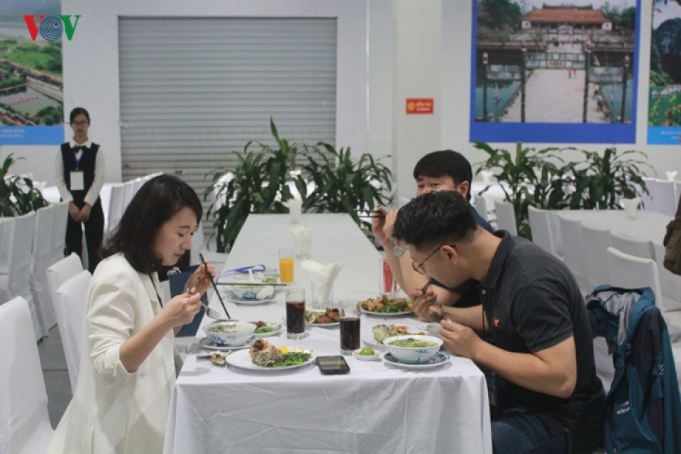 am thuc viet nam lam nuc long phong vien quoc te dua tin thuong dinh my trieu