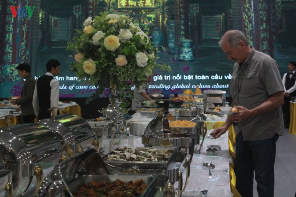 am thuc viet nam lam nuc long phong vien quoc te dua tin thuong dinh my trieu