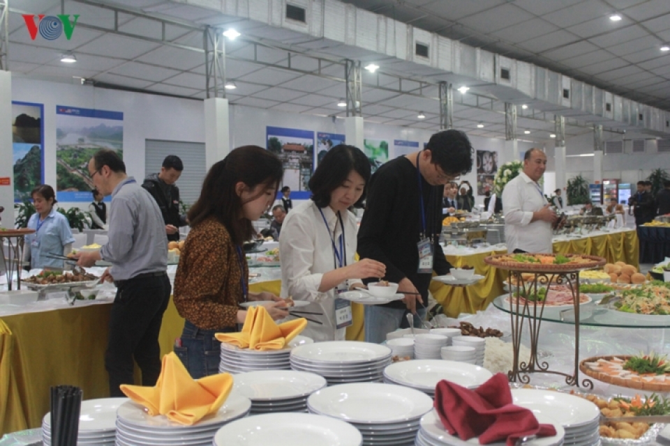 am thuc viet nam lam nuc long phong vien quoc te dua tin thuong dinh my trieu