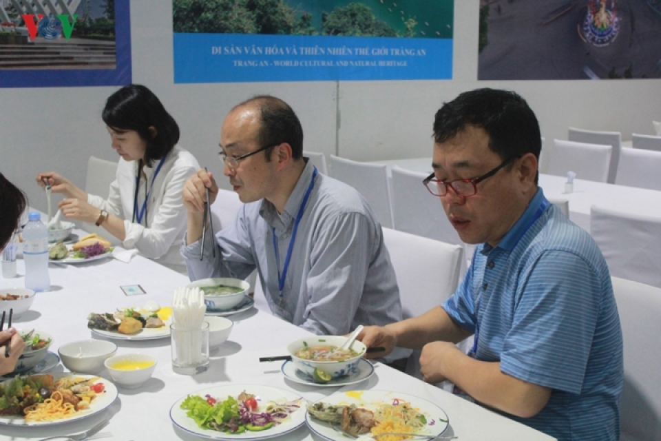 am thuc viet nam lam nuc long phong vien quoc te dua tin thuong dinh my trieu