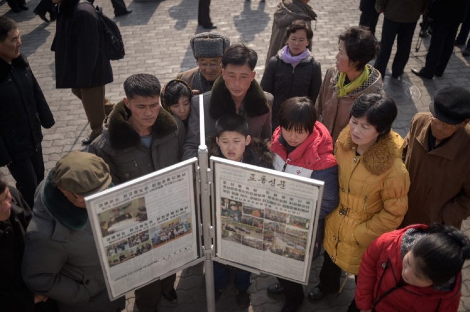 nguoi dan binh nhuong theo doi chuyen di viet nam cua ong kim