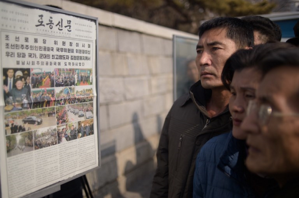 nguoi dan binh nhuong theo doi chuyen di viet nam cua ong kim