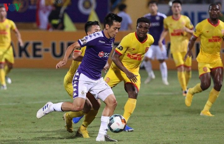 V-League 2020 bị hoãn vì dịch virus corona: Những câu lạc bộ nào được lợi nhất? v league 2020 bi hoan vi dich virus corona trong cai rui co cai may
