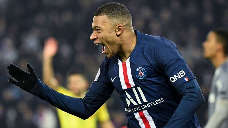 chiec giay vang chau au 1920 ronaldo tang toc messi bat khoi top 10