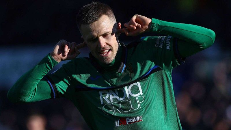 chiec giay vang chau au 1920 ronaldo tang toc messi bat khoi top 10