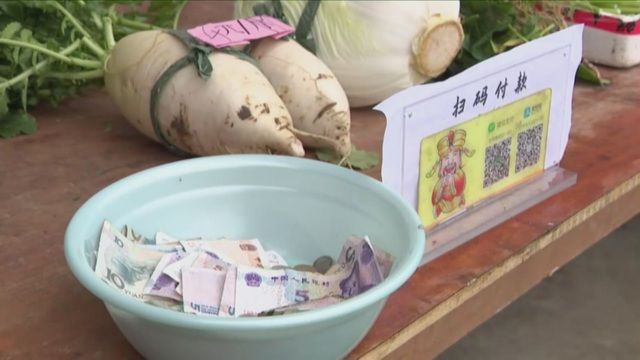 quay hang khong nguoi ban tu giac tra tien de tranh lay nhiem virus corona