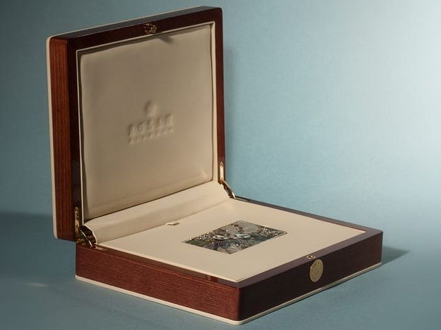 the tin dung cua gioi sieu giau duoc lam tu kim cuong va vang