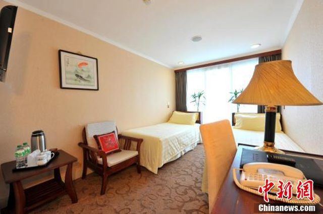 trung quoc du thuyen hang sang lam noi o cho cac y bac sy tuyen dau chong covid 19