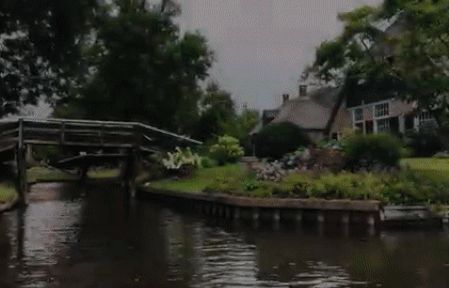 Ngôi làng cổ tích không có đường đi, suốt 700 năm không tiếng còi xe và khói bụi