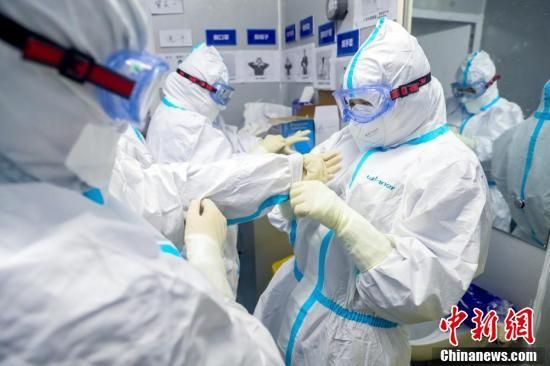 ben trong khu dieu tri covid 19 o benh vien hoa than son