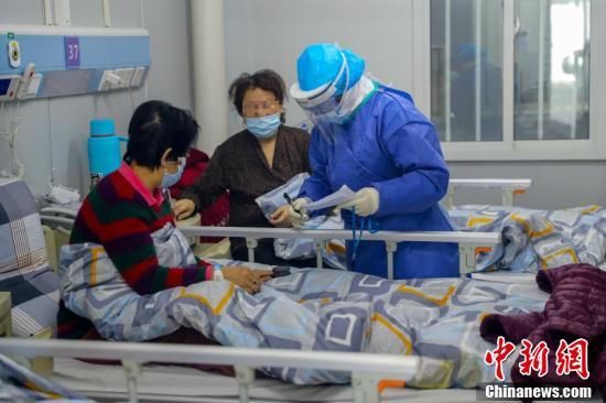 ben trong khu dieu tri covid 19 o benh vien hoa than son