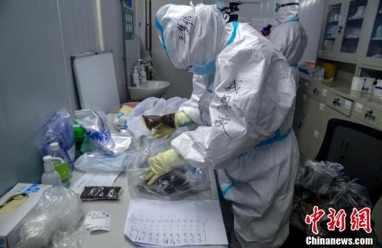 ben trong khu dieu tri covid 19 o benh vien hoa than son