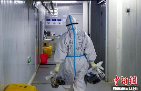 ben trong khu dieu tri covid 19 o benh vien hoa than son