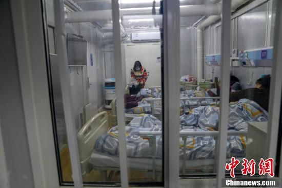 ben trong khu dieu tri covid 19 o benh vien hoa than son