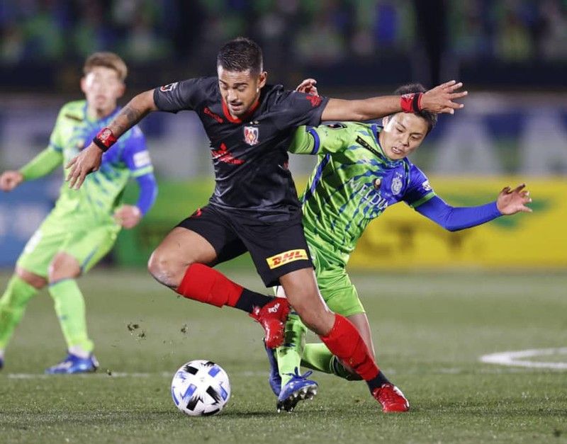 theo sau v league va k league j league cung bi hoan boi covid 19