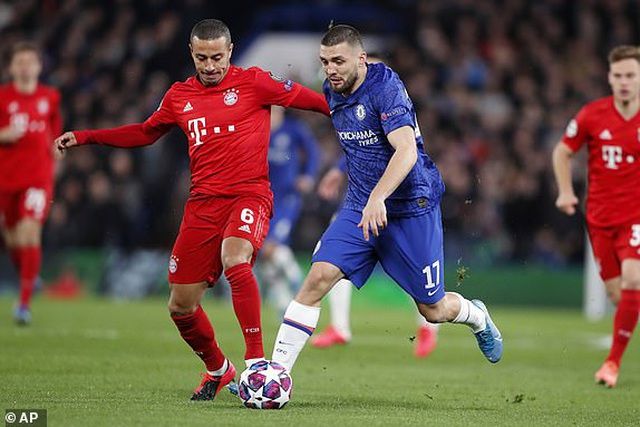 nhung khoanh khac hum xam bayern munich gieo ac mong cho chelsea