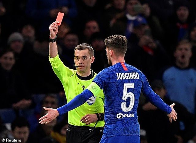 nhung khoanh khac hum xam bayern munich gieo ac mong cho chelsea