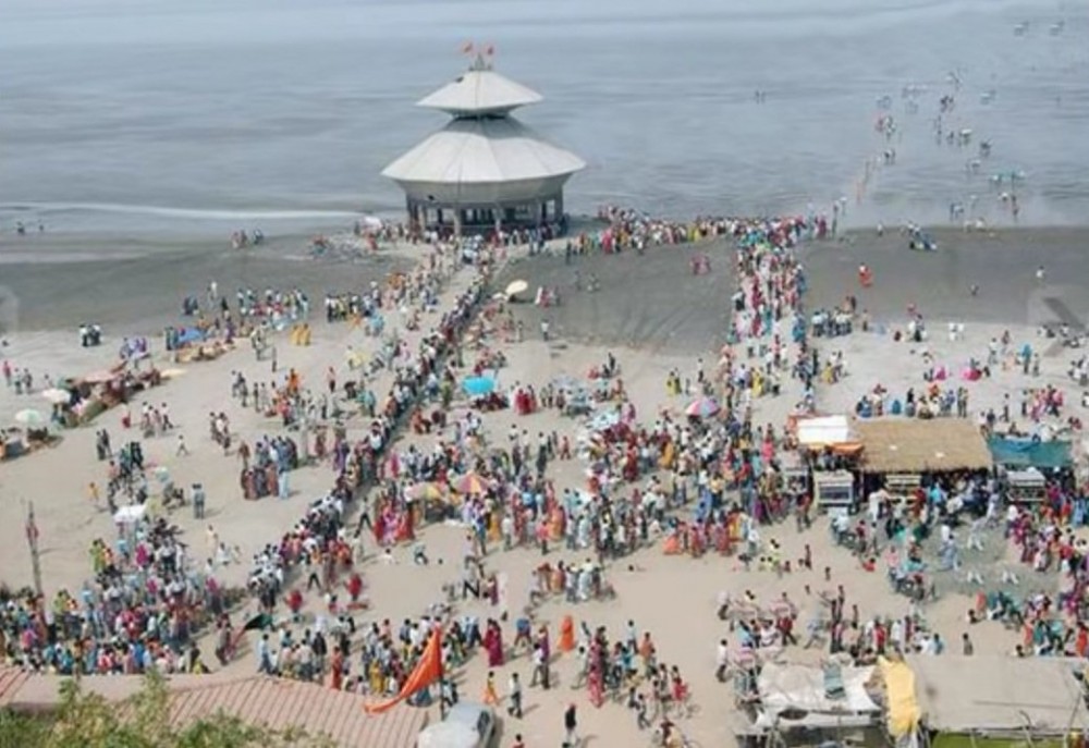 Ấn Độ: Kỳ lạ ngôi đền cổ 150 năm tuổi lúc nổi lúc chìm