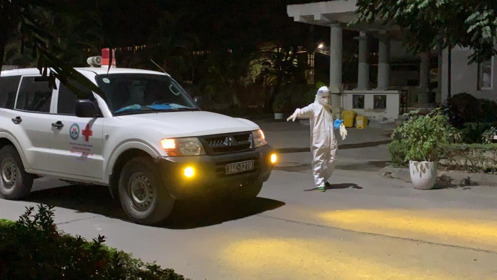 Dịch Covid-19 ở Quảng Ninh: Thầy thuốc trắng đêm tiếp nhận bệnh nhân dương tính