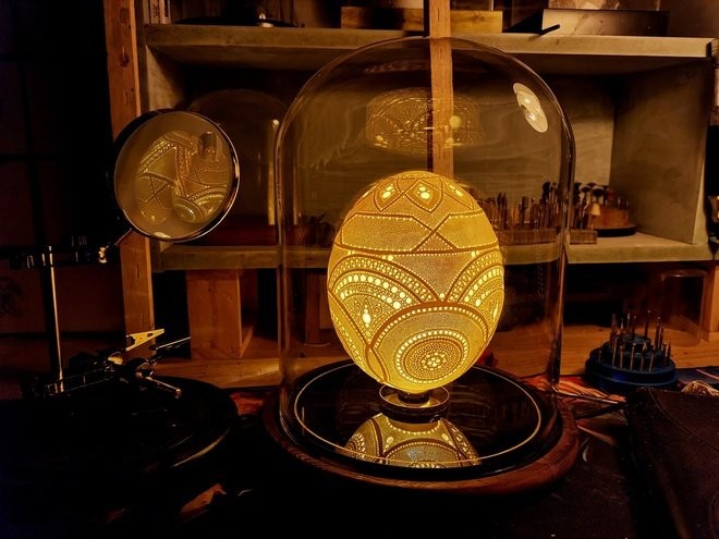 Nghệ sĩ Việt khiến báo nước ngoài 'ngả mũ' khi đục 45.800 lỗ trên vỏ trứng Nghệ sĩ Việt khiến báo nước ngoài 'ngả mũ' khi đục 45.800 lỗ trên vỏ trứng