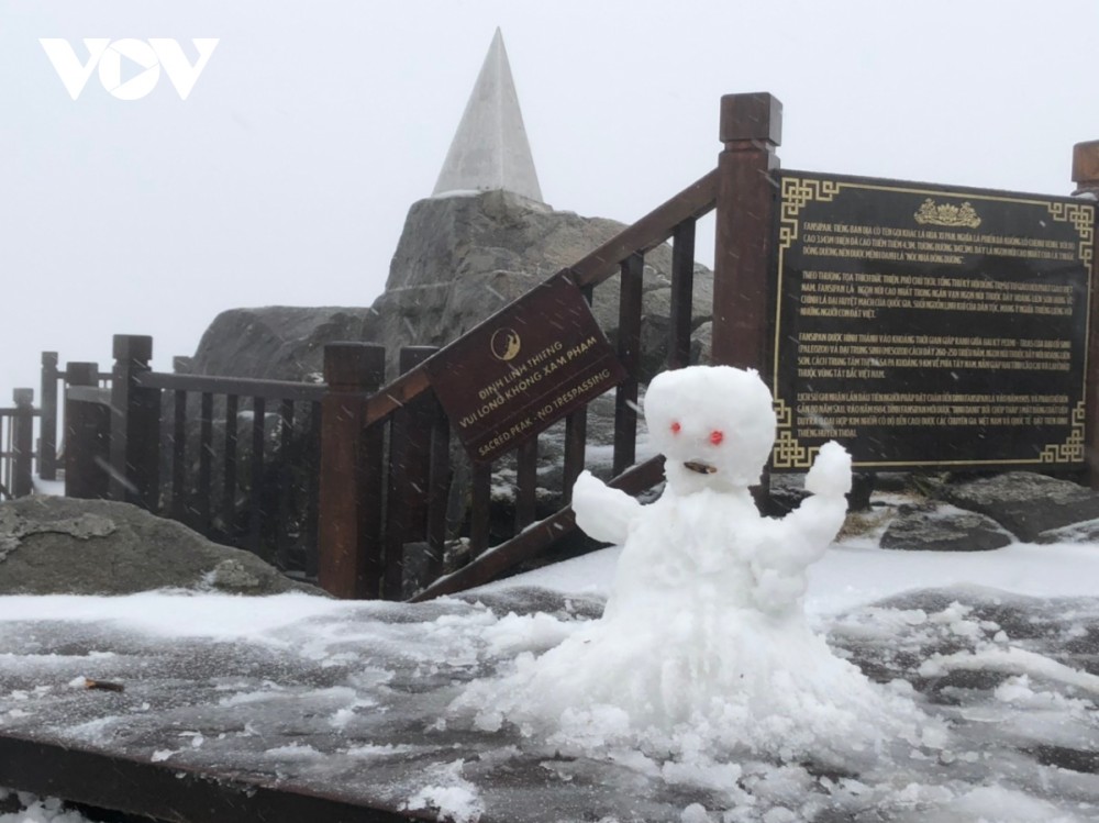 Trước thềm Năm mới, tuyết trắng đỉnh Fansipan