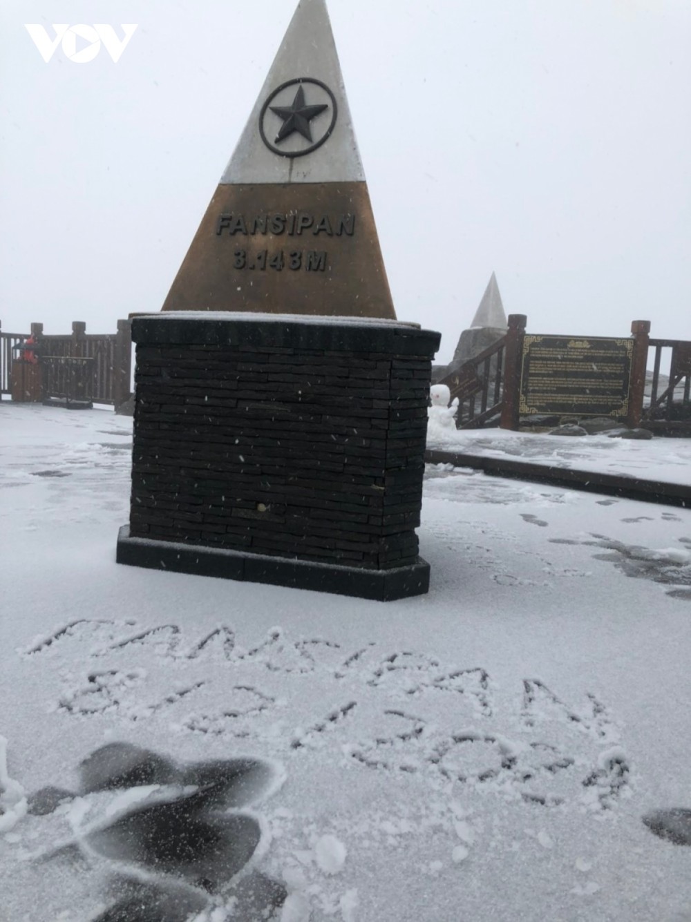 Trước thềm Năm mới, tuyết trắng đỉnh Fansipan