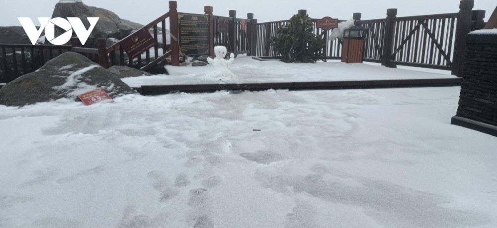 Trước thềm Năm mới, tuyết trắng đỉnh Fansipan