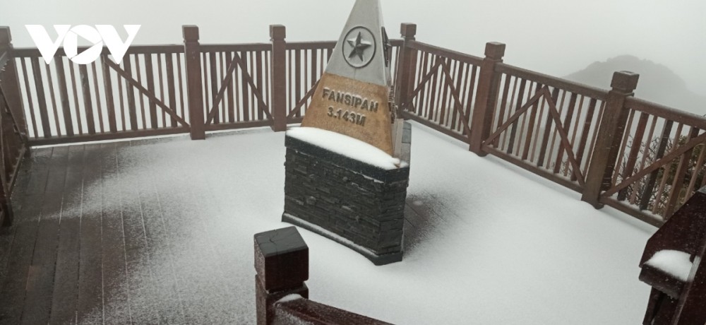 Trước thềm Năm mới, tuyết trắng đỉnh Fansipan