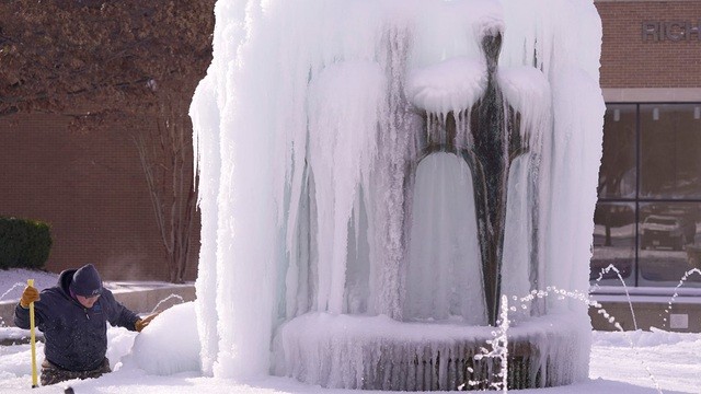 Mỹ: Những khoảnh khắc giá rét kỷ lục khiến vạn vật đóng băng như hóa đá